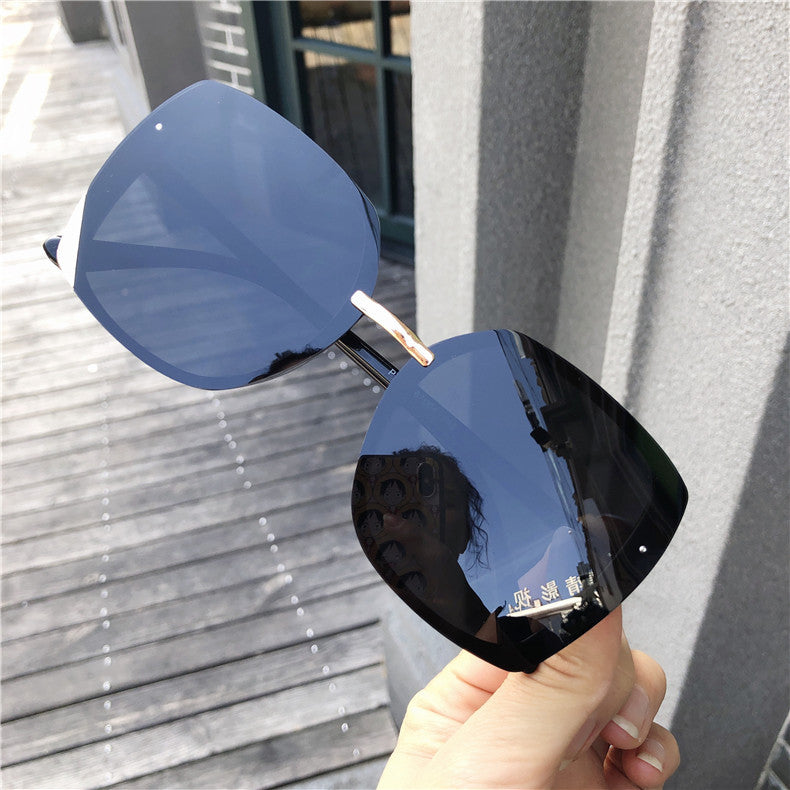 Polarized Sunglasses for Men and Women, Ideal for Street Fashion, Anti-UV Protection, Round Face Friendly, Large Frame Design