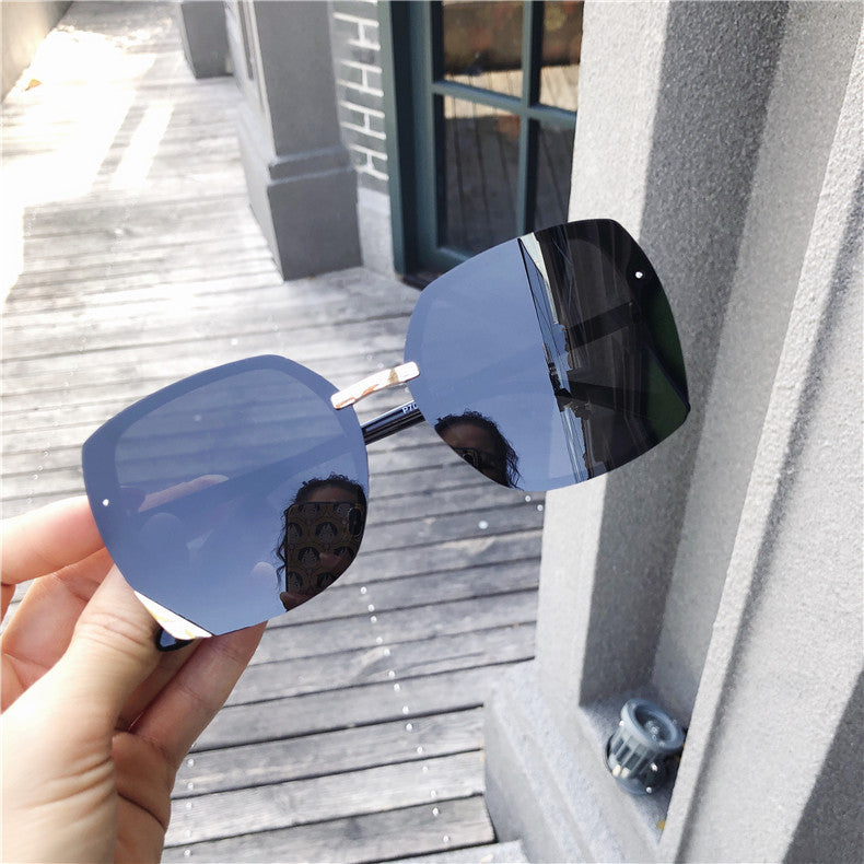 Polarized Sunglasses for Men and Women, Ideal for Street Fashion, Anti-UV Protection, Round Face Friendly, Large Frame Design