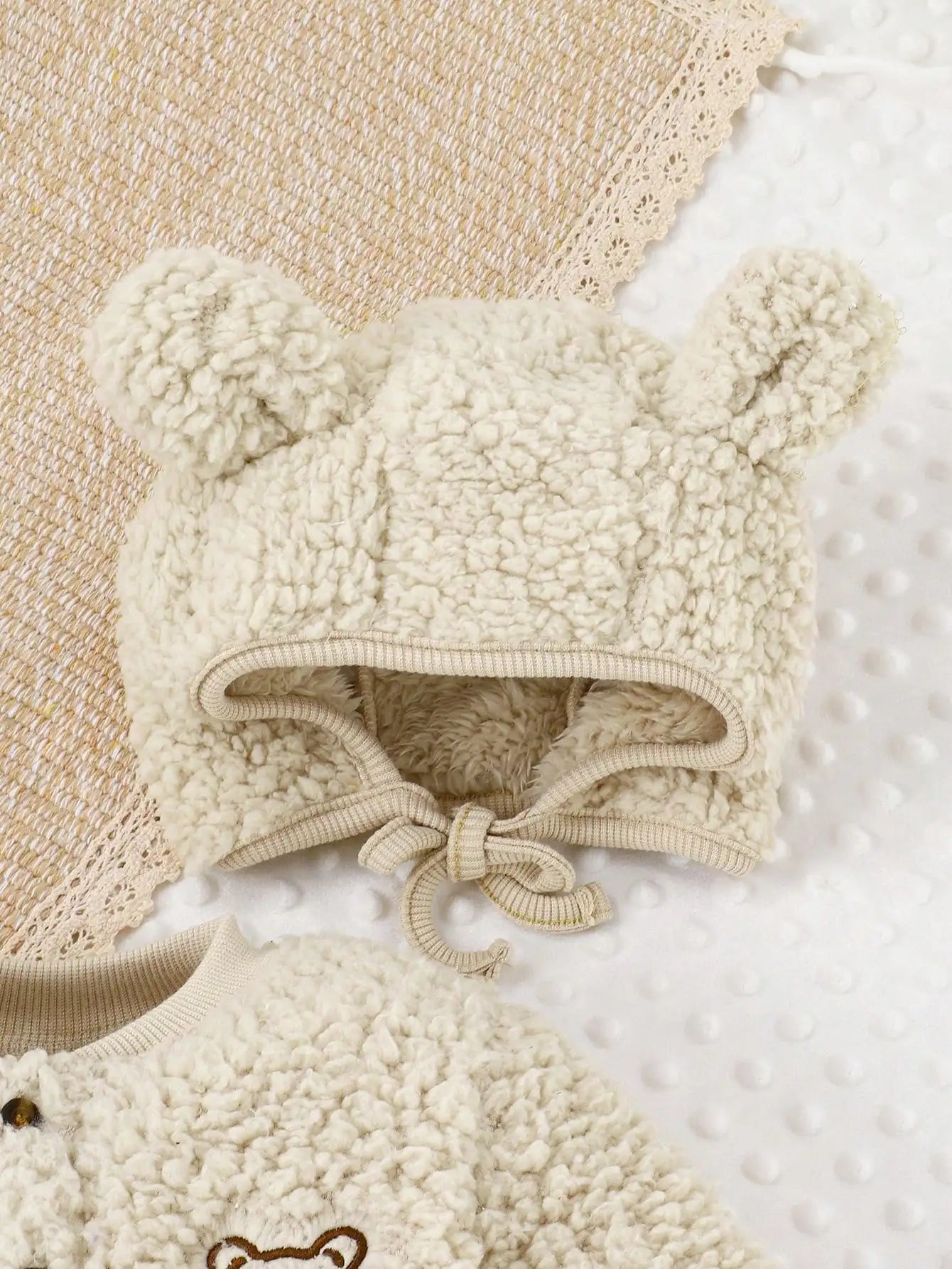 Baby Romper +Beanie Romper Outfits for 2-Piece Autumn/Winter Baby Cute Warm and Comfortable Apricot Fluffy Bear Pattern