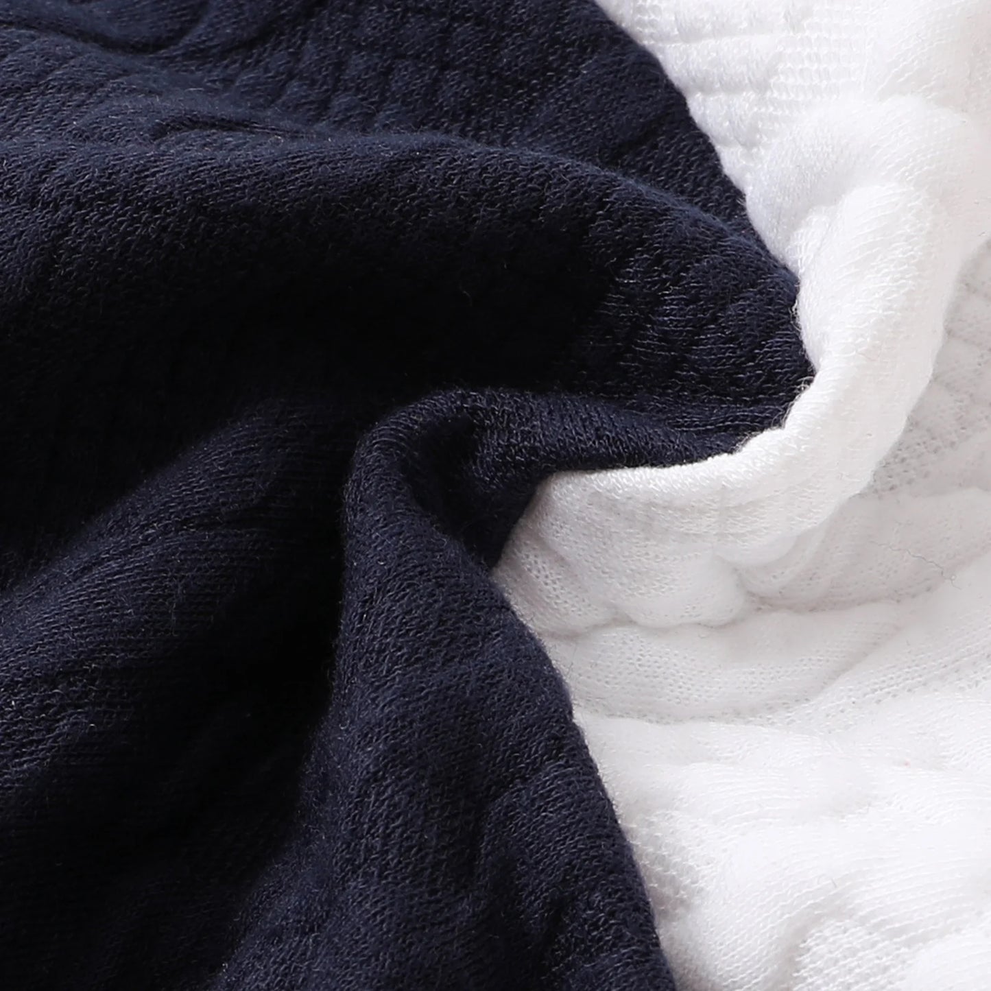 Newborn Baby Boys Autumn/Winter Long-Sleeved Romper with Round Neck and Colorful Button Details