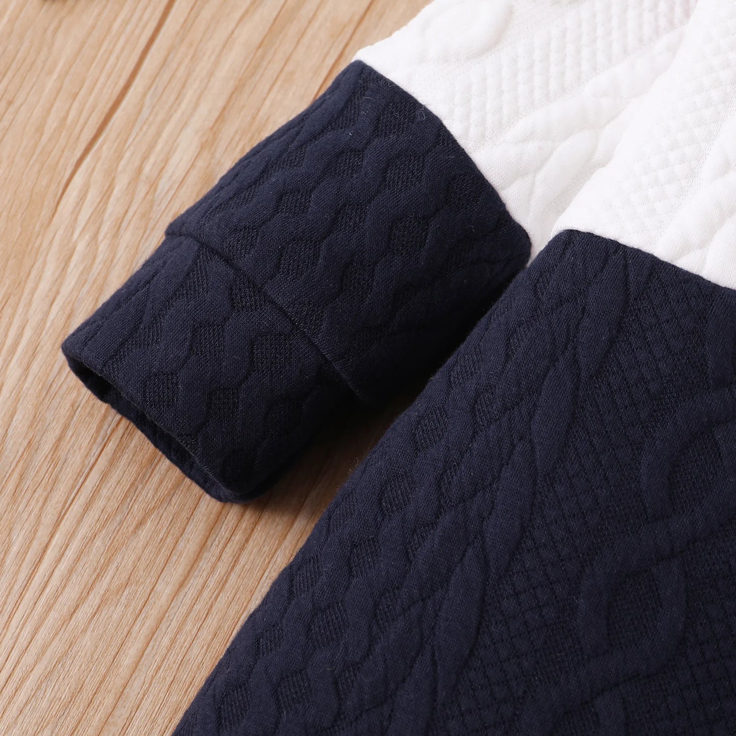 Newborn Baby Boys Autumn/Winter Long-Sleeved Romper with Round Neck and Colorful Button Details