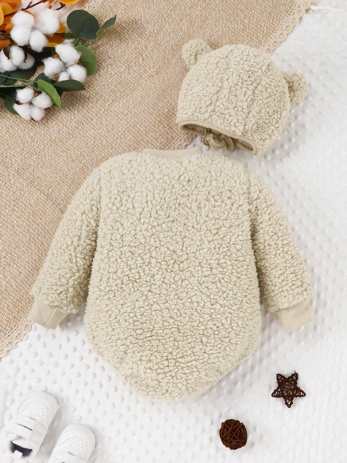 Baby Romper +Beanie Romper Outfits for 2-Piece Autumn/Winter Baby Cute Warm and Comfortable Apricot Fluffy Bear Pattern
