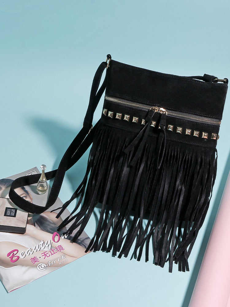 Spot autumn and winter new messenger women's bags trendy European and American fashion Xi Shi velvet willow nails tassel bag all-match shoulder bag.