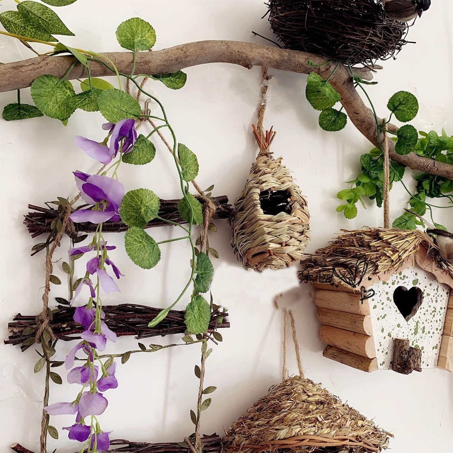 Hanging Bird House Pastoral Birdhouse Natural Fiber Finch Bird Nest Hut Outdoor Cage Hand-woven Straw Rope Shelter Hideaway.